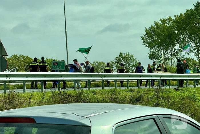 Gigantische en risicovolle verkeersopstopping door protest op snelweg
