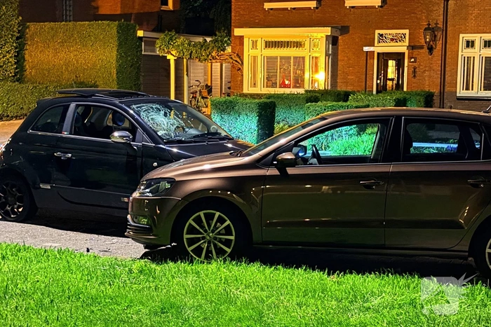 Bestuurder onder invloed botst op stilstaande auto