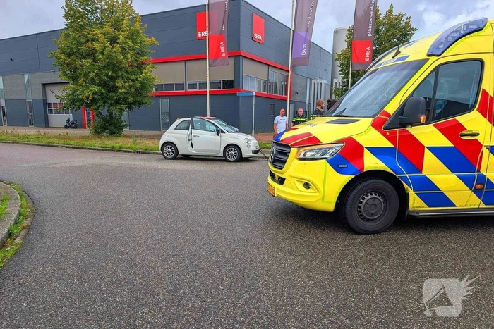 Fietser aangereden door auto