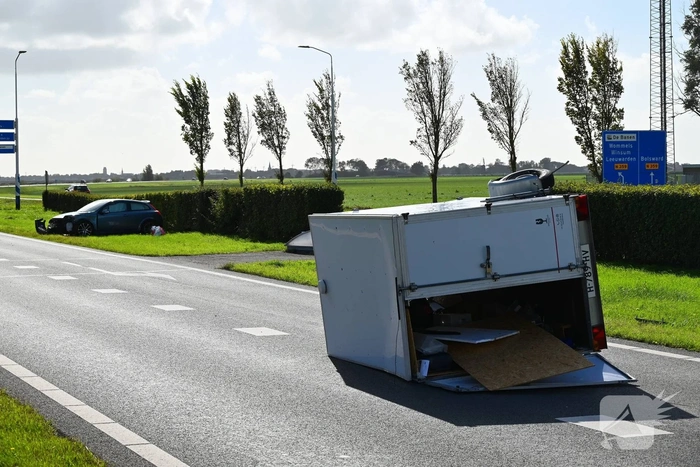 Aanhanger komt los van auto