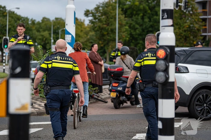 Kind aangereden door auto op drukke rotonde