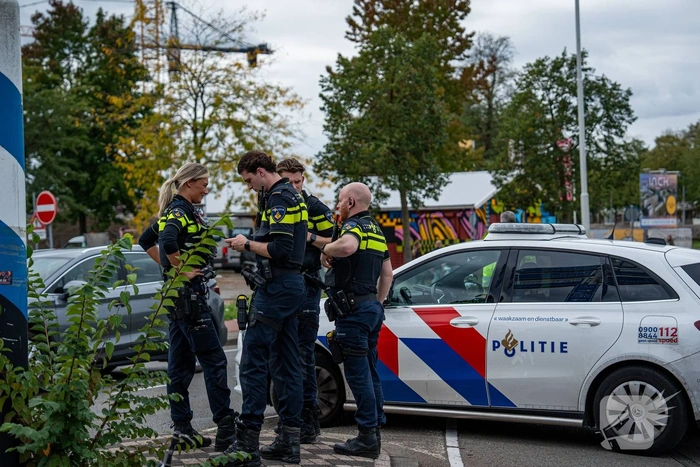 Kind aangereden door auto op drukke rotonde