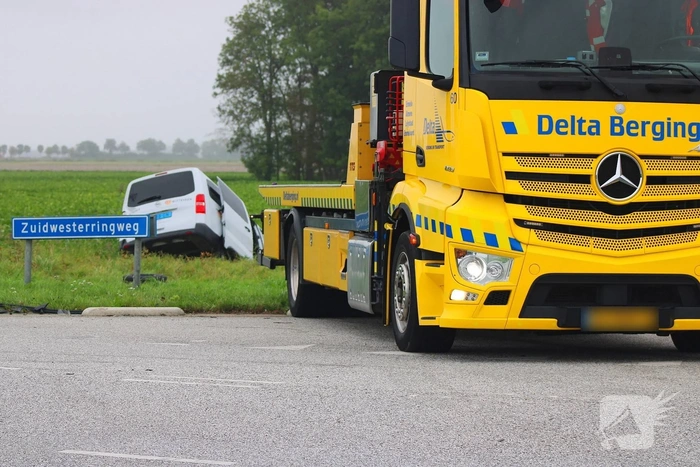 Ongeval tussen bestelbus en taxibus leidt tot gewonden