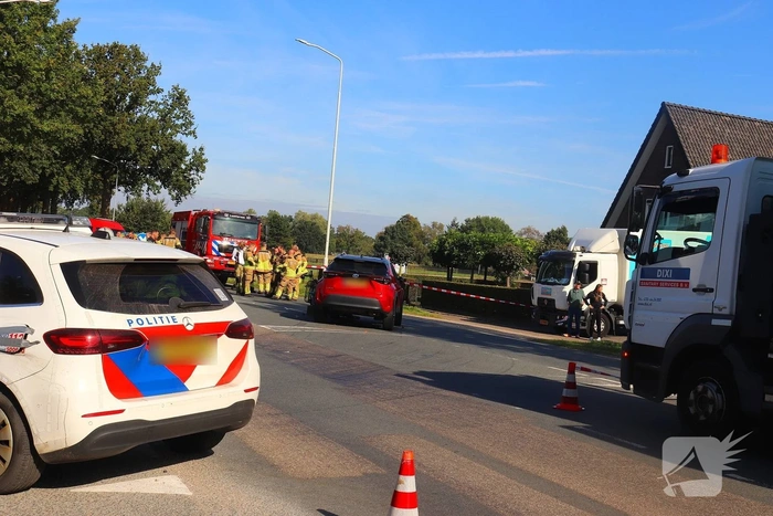 Driewielerduofiets en auto botsen