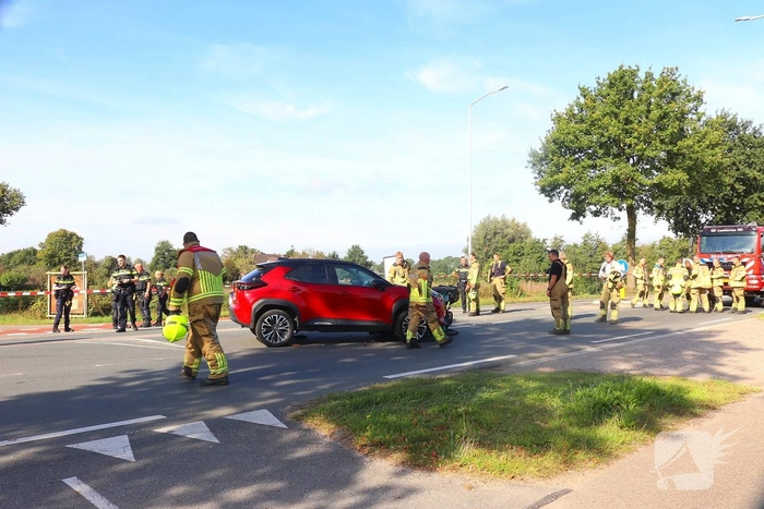 Driewielerduofiets en auto botsen