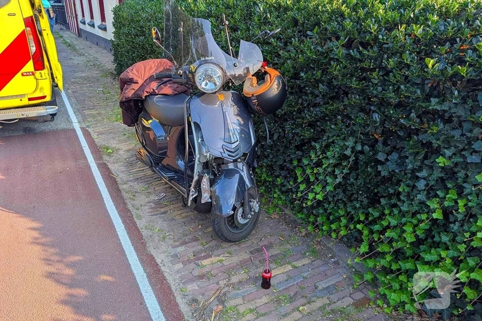 Botsing tussen scooter en auto leidt tot gewonde