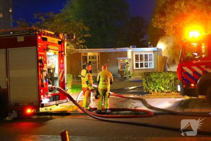 Brand bij buurthuis vereist grote inzet van brandweer