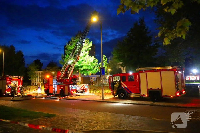 Brand bij buurthuis vereist grote inzet van brandweer