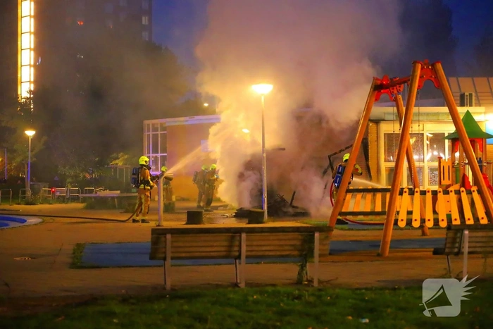Brand bij buurthuis vereist grote inzet van brandweer