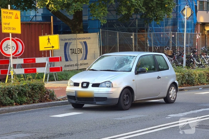 Fietsster gewond bij aanrijding met auto