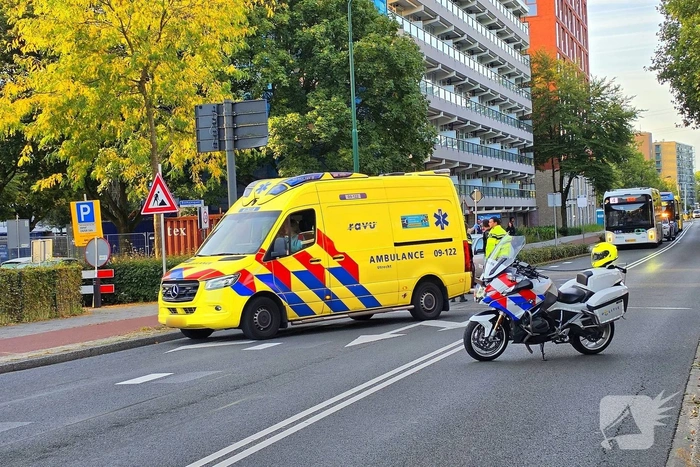 Fietsster gewond bij aanrijding met auto