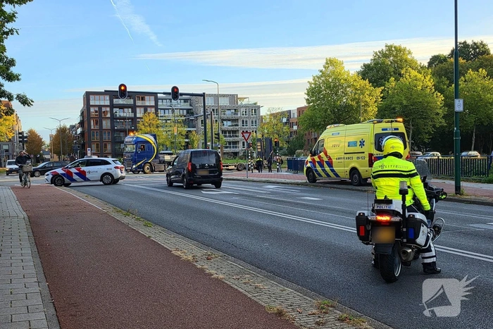 Fietsster gewond bij aanrijding met auto