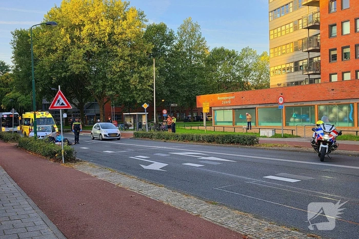 Fietsster gewond bij aanrijding met auto
