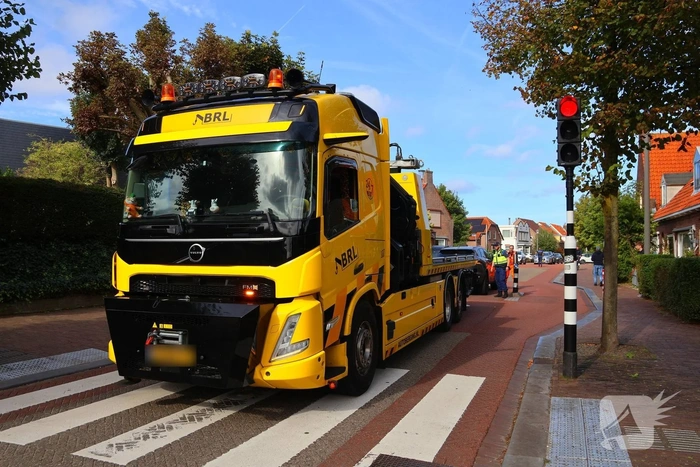 Automobilist uit Litouwen rijdt zich vast op buspoller