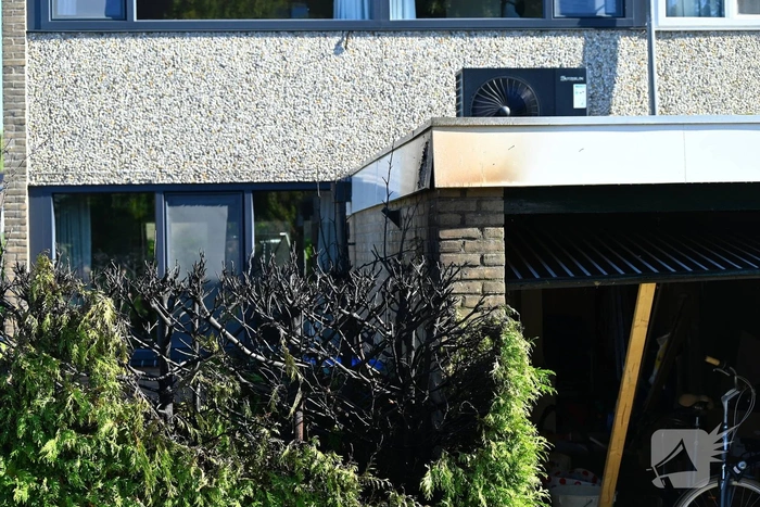 Brand in struikgewas snel onder controle