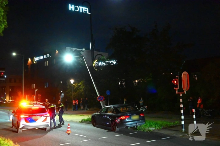 Beschonken automobiliste ramt lantaarnpaal