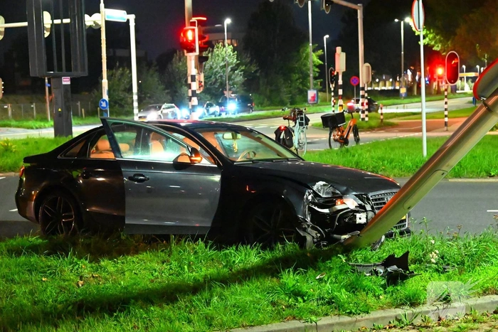 Beschonken automobiliste ramt lantaarnpaal