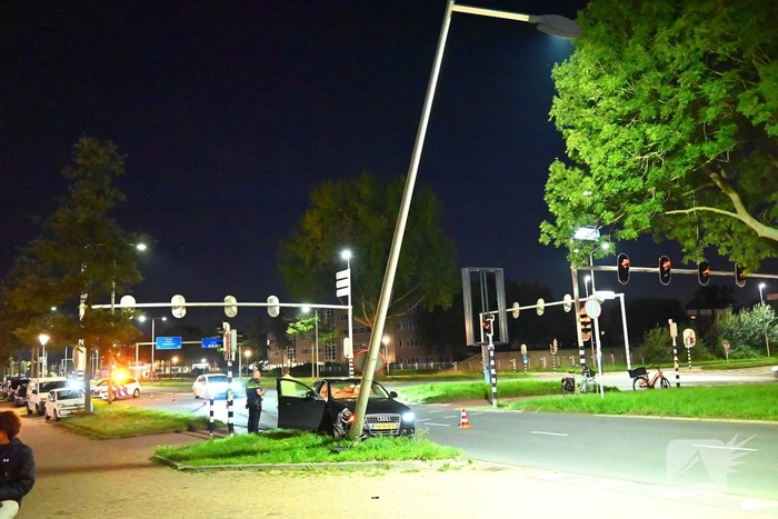 Beschonken automobiliste ramt lantaarnpaal