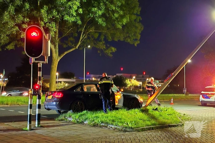 Beschonken automobiliste ramt lantaarnpaal