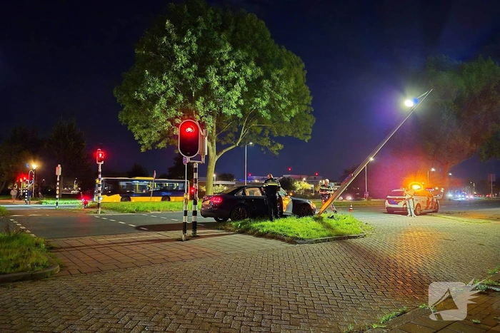 Beschonken automobiliste ramt lantaarnpaal