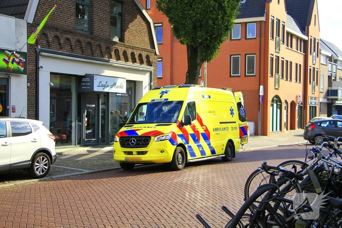 Fietsers komen in botsing bij winkelinrit