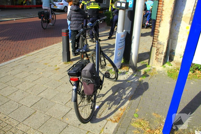 Fietsers komen in botsing bij winkelinrit