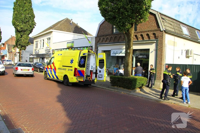 Fietsers komen in botsing bij winkelinrit