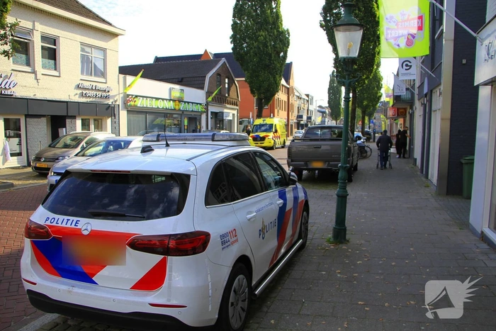 Fietsers komen in botsing bij winkelinrit