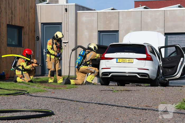 Hybride auto in brand door accupakket