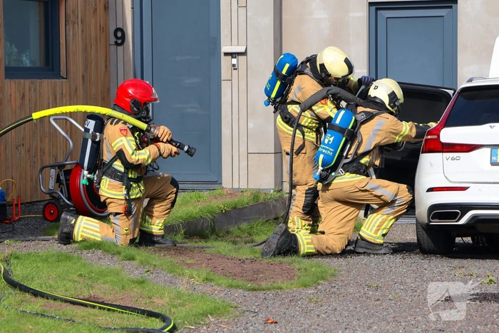 Hybride auto in brand door accupakket