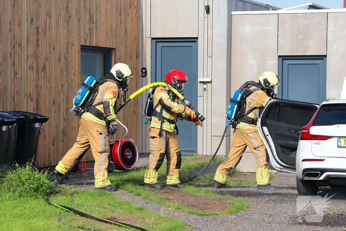 Hybride auto in brand door accupakket