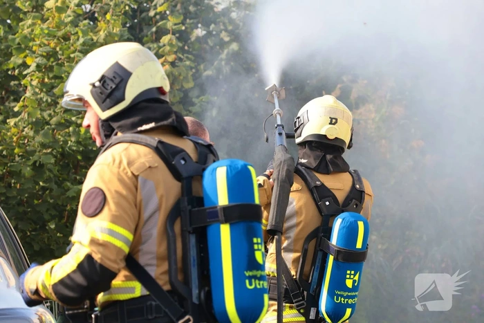 Hybride auto in brand door accupakket
