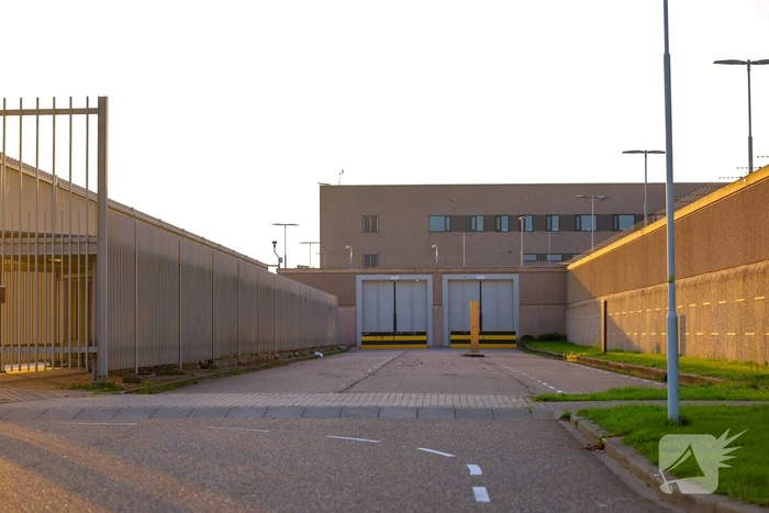 Vlaggen halfstok bij Penitentiaire Inrichting