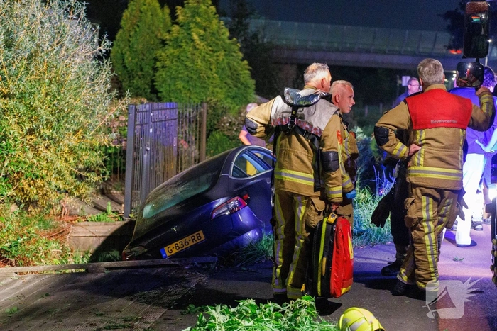 Auto belandt in sloot na ongeval