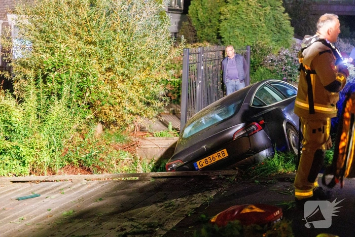 Auto belandt in sloot na ongeval