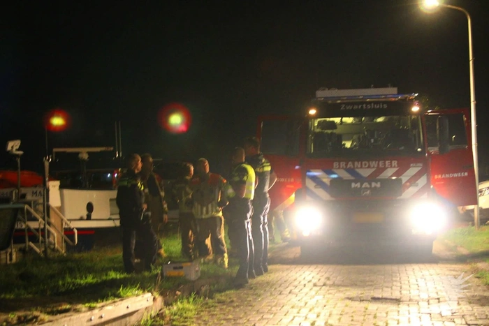Brandweer ingeschakeld voor mogelijk zinkende boot