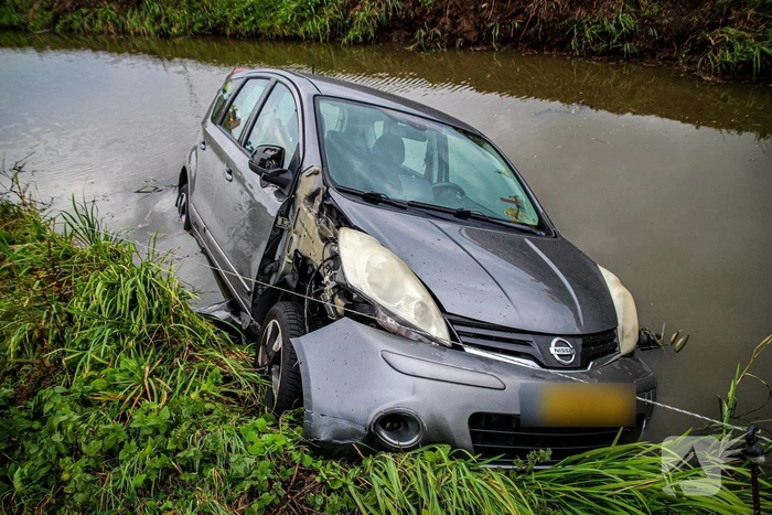 Voertuig te water na ongeval op snelweg