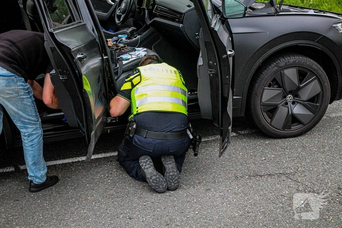 Politie haalt verdacht voertuig van snelweg