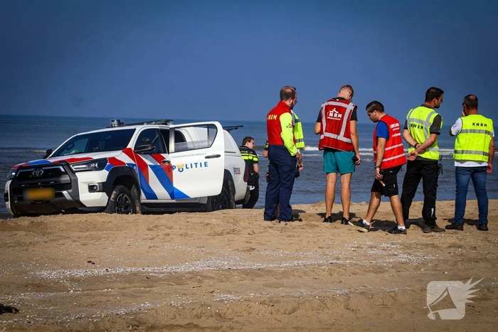 Hulpdiensten ingezet voor achtergelaten kleding op strand