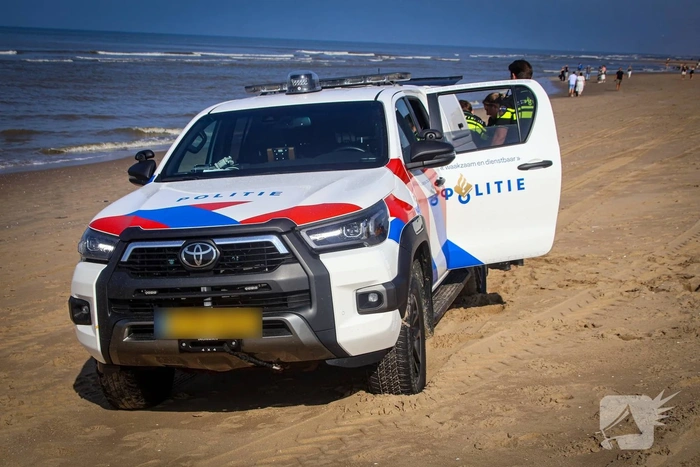 Hulpdiensten ingezet voor achtergelaten kleding op strand