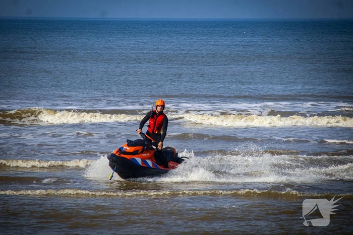 Hulpdiensten ingezet voor achtergelaten kleding op strand