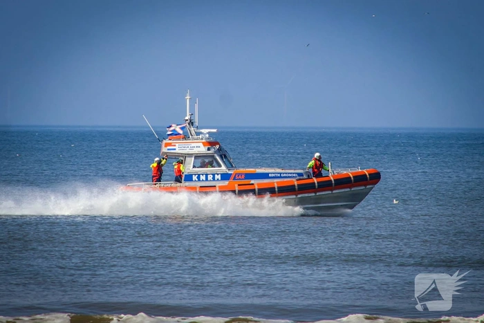 Hulpdiensten ingezet voor achtergelaten kleding op strand