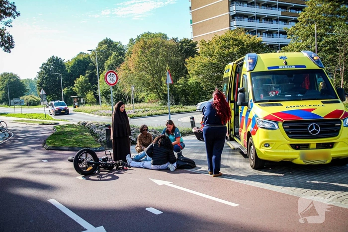 Aanrijding tussen auto en fatbikers met gewonde