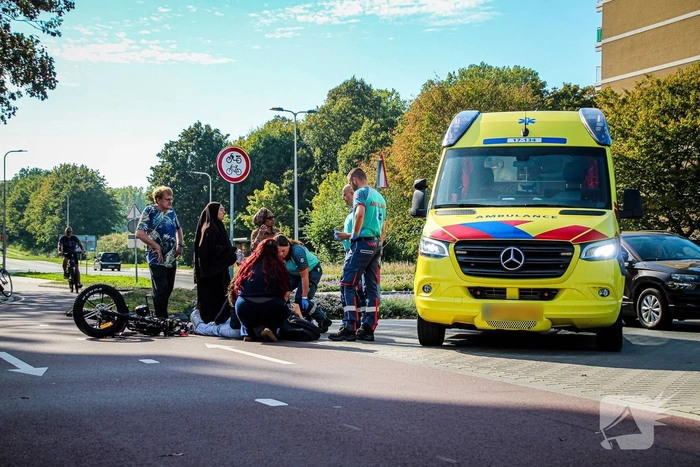 Aanrijding tussen auto en fatbikers met gewonde