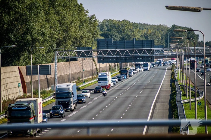 Zware aanrijding met drie voertuigen op snelweg