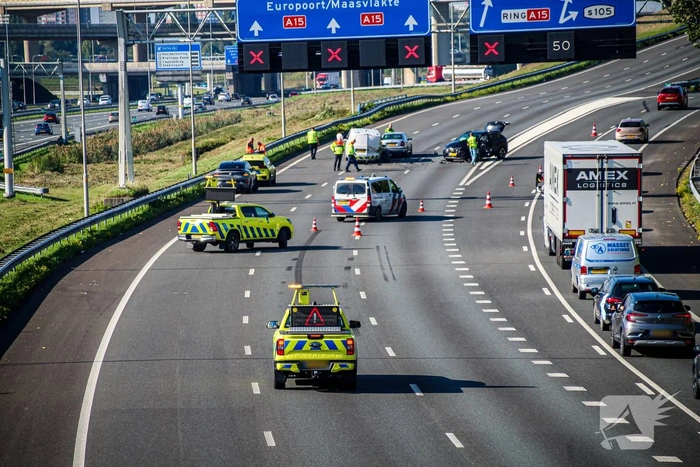 Zware aanrijding met drie voertuigen op snelweg