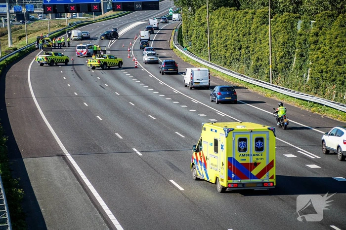 Zware aanrijding met drie voertuigen op snelweg