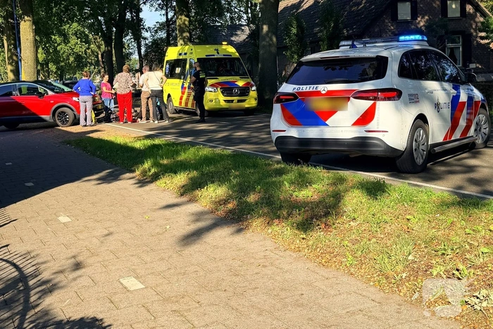 Fietser aangereden door auto