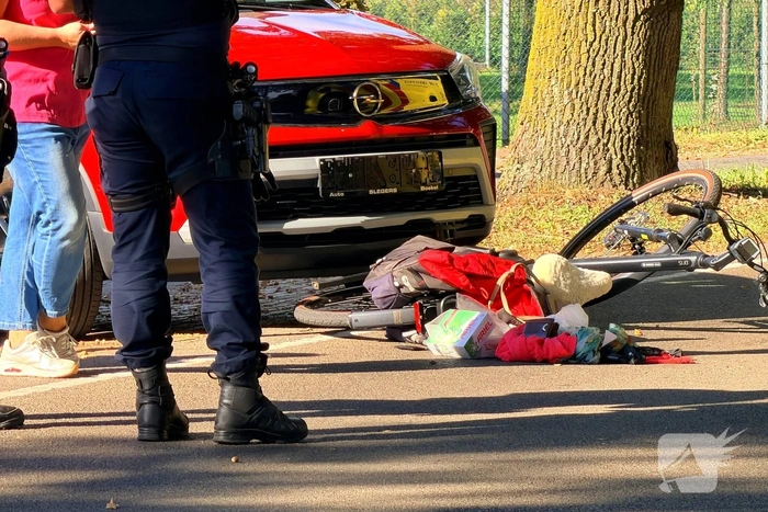 Fietser aangereden door auto