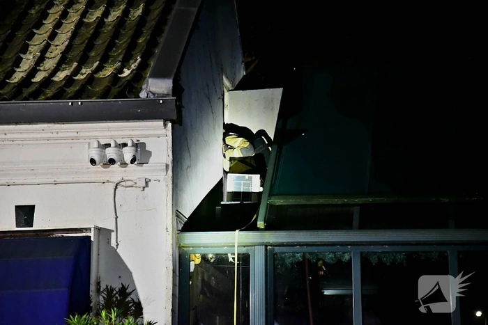 Brandweer onderzoek naar rookontwikkeling in café